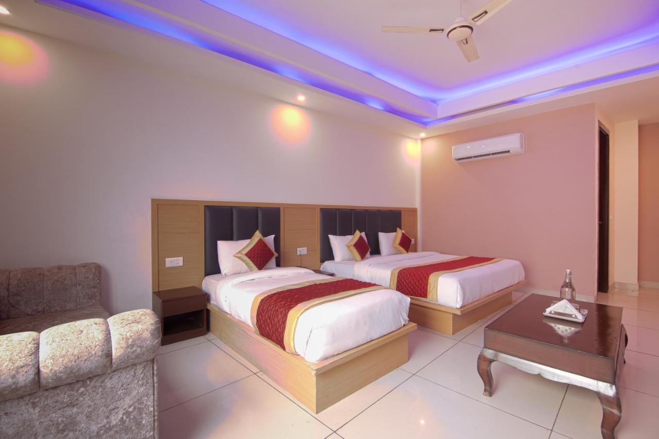 Hotel Del Inn By F9 Hotels - Near Igi Airport Нью-Дели Экстерьер фото